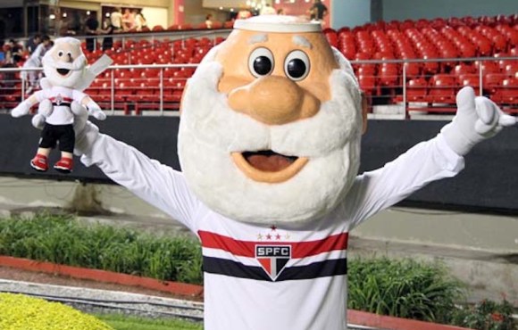 Mascote do São Paulo Futebol Clube visita o Instituto Jô Clemente (IJC) em ação pelo mês de conscientização sobre o autismo