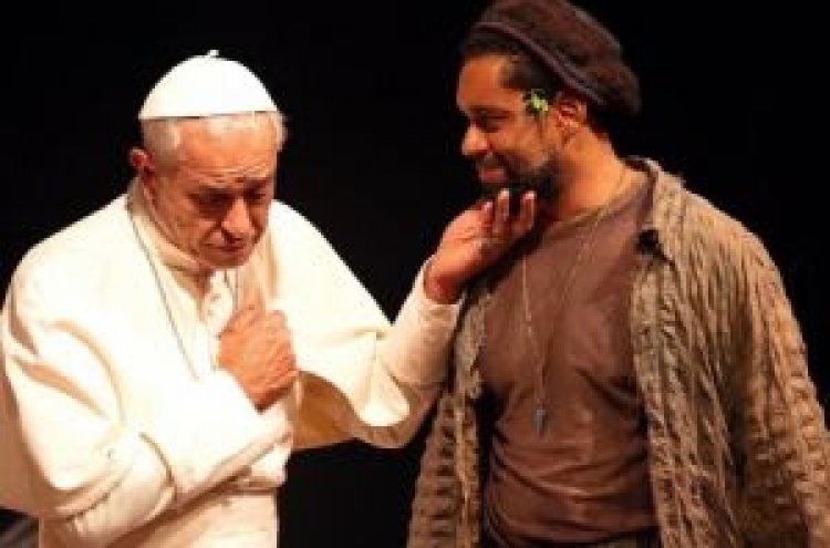 Essa semana, o espetáculo "Entre Franciscos, o Santo e o Papa" faz temporada no Teatro Sérgio Cardoso