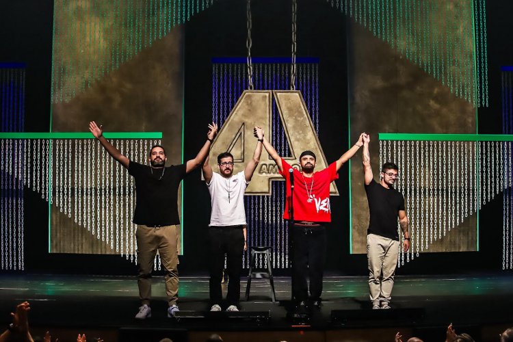 "4 Amigos" celebra seis meses de sucesso no Teatro Bradesco